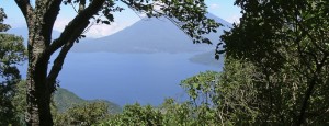 El lago de Atitlán es uno de los atractivos turísticos más visitados en el país. Foto: Inguat