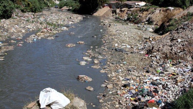 The Las Vacas River is a river in Guatemala that rises in the hills that form the southeastern outskirts of the Capital City, and flows northeast to join the Motagua River at the convergence of the limits of the Guatemalan departments of El Progreso and Baja Verapaz. Photo: Carlos Duarte
