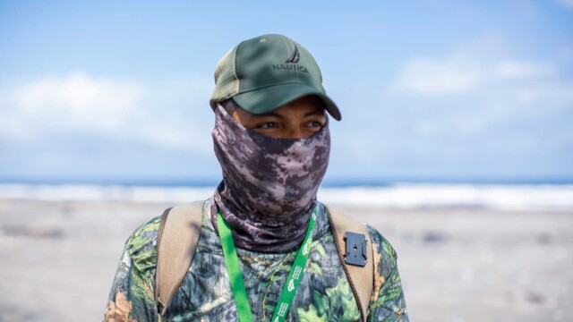 Eduardo Rivera has lived his entire life in Omoa. and he has experienced the increase in garbage carried by the Motagua and the environmental damage that this generates. Photo: Carlos Palma