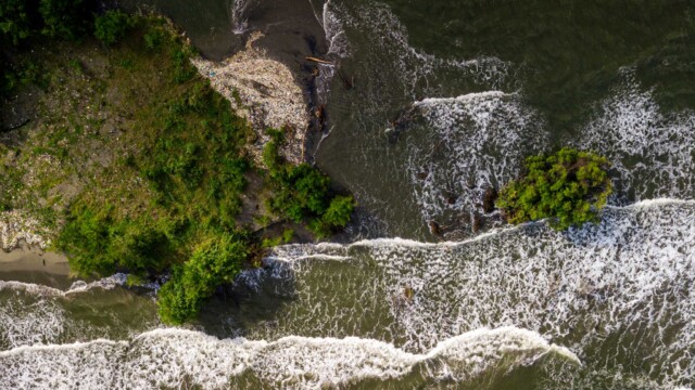 The contamination of water bodies is not something new in Guatemala, nor in all of Central America. According to a study by The Ocean Cleanup (CU), there are up to 25 rivers in the isthmus that cause the greatest marine pollution in the entire region, and 11 of these are in Guatemala. Photo: Carlos Palma