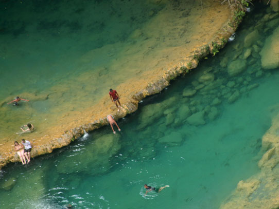 Las aguas color turquesa invitan a un chapuzón. Foto: Jorge Rodríguez/Viatori