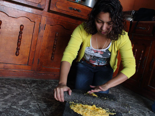 En Xela existen un tour gastronómico callejero que te permite ser el protagonista de tu propia comida. Foto: Jorge Rodríguez/Viatori