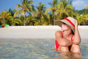 Roatán prohíbe protectores solares dañinos para proteger arrecifes de coral