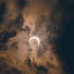 Por qué los eclipses nos fascinan: lo que ocurre en el cerebro cuando miramos al cielo